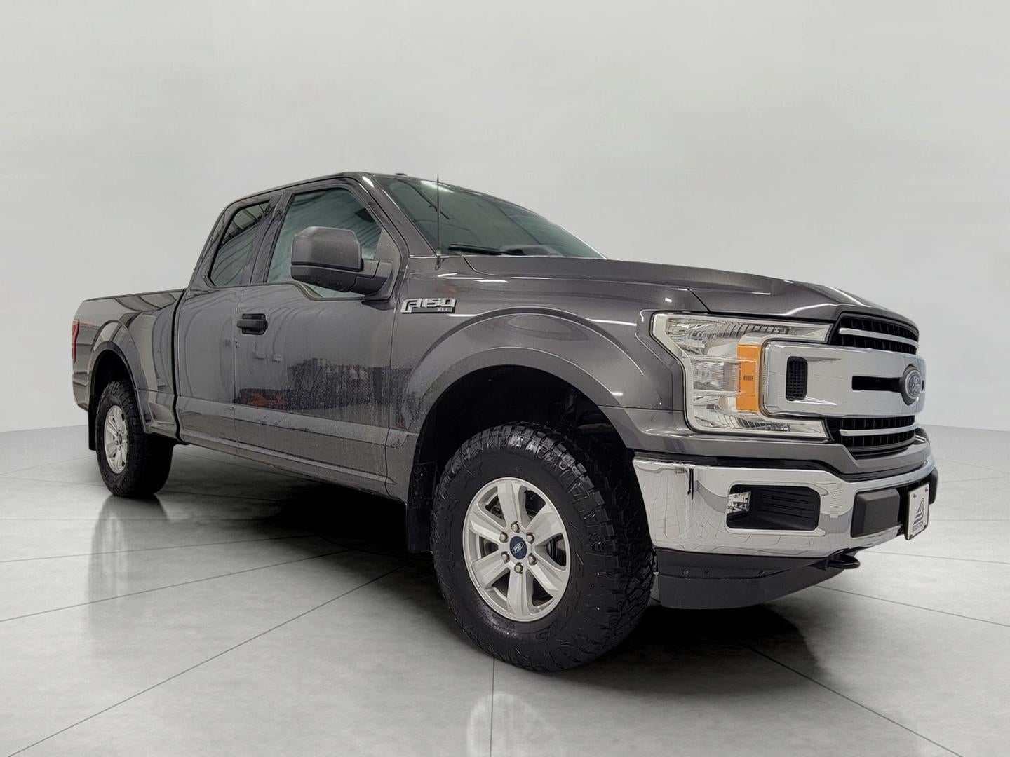 2018 Ford F-150 XLT 4WD SuperCab 6.5' Box in Magnetic Metallic — front three-quarter view