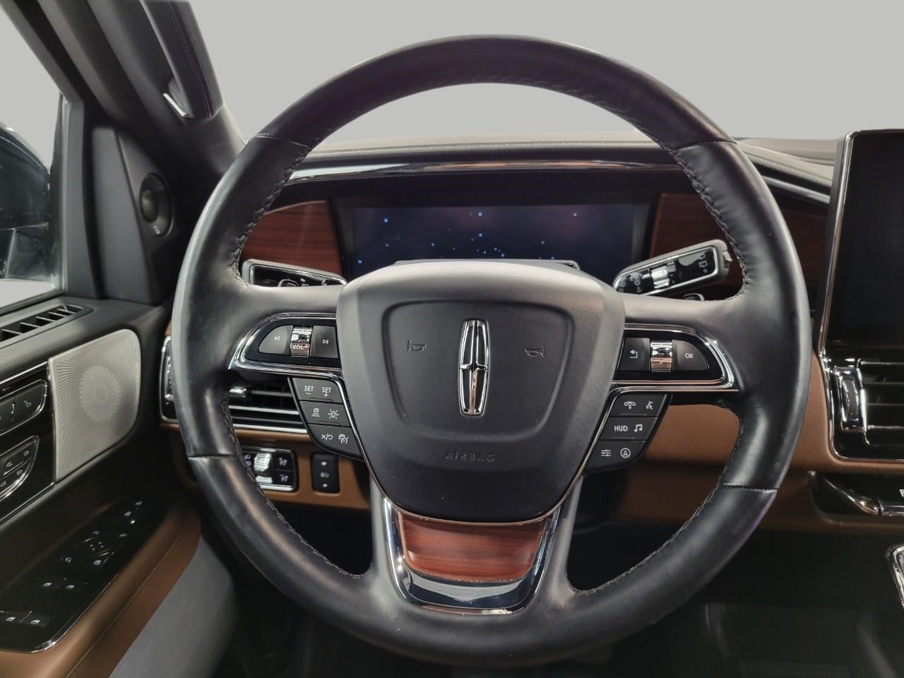 2023 Lincoln Navigator — detail view